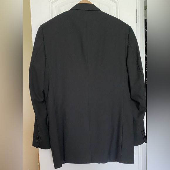 Jos. A. Bank Men’s Black Tuxedo Signature Collection - Picture 3 of 16